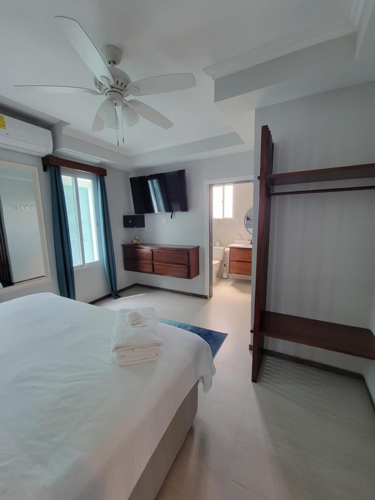 Island Magic Villas Кей-Колкер Екстер'єр фото