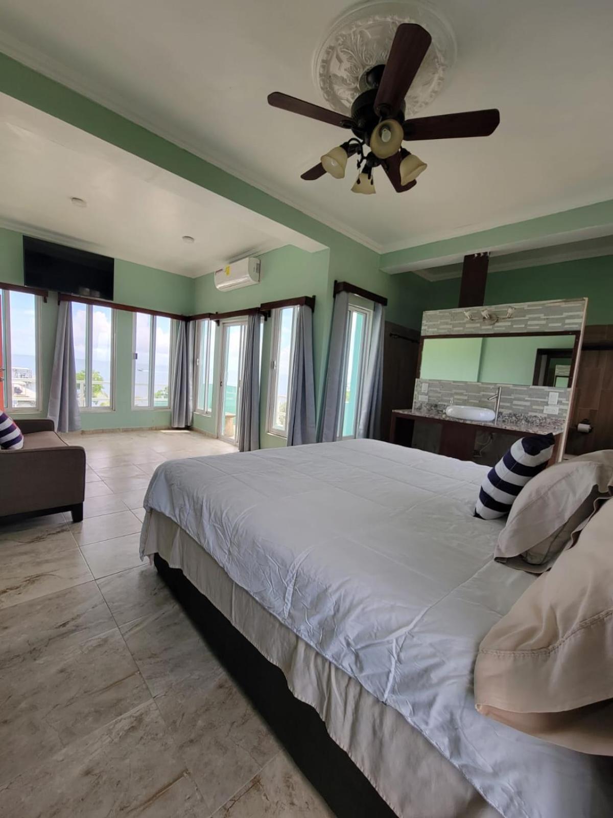 Island Magic Villas Кей-Колкер Екстер'єр фото